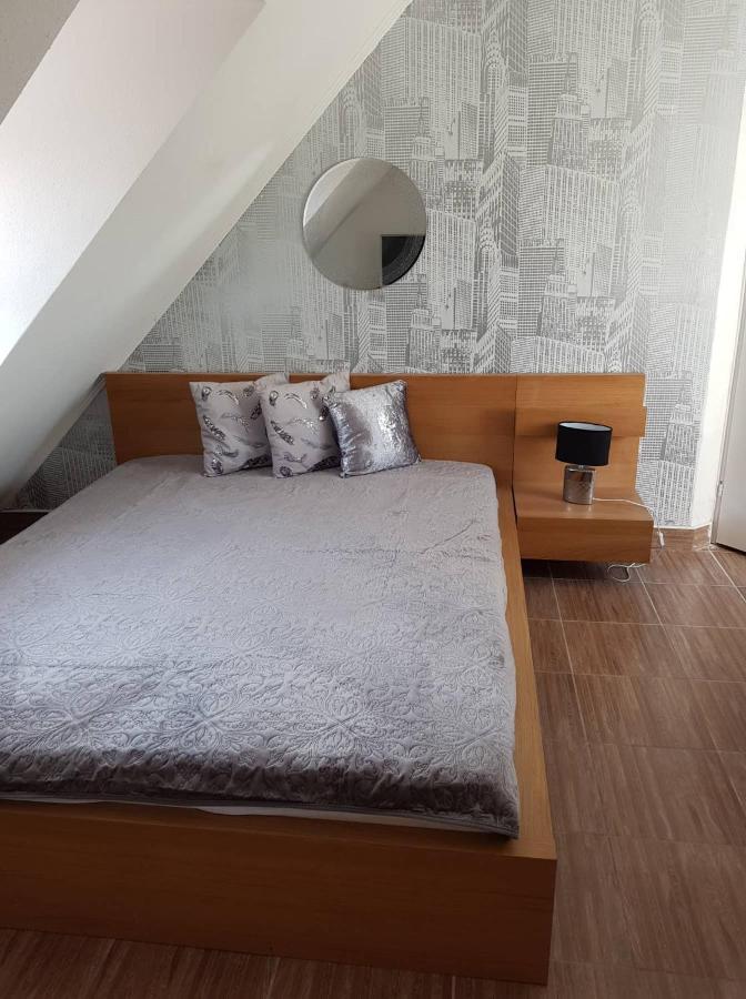 Airport16 Bed And Breakfast Budapest Bagian luar foto
